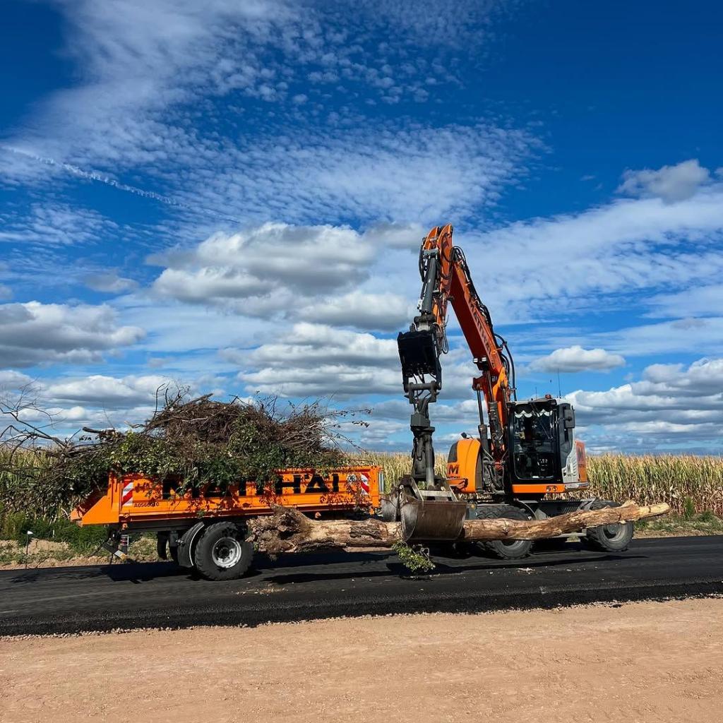 2. EDK C80 V8 mit Mobilbagger